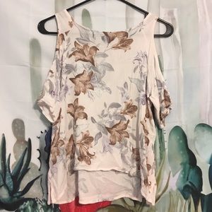 Tank top with keyhole shoulder